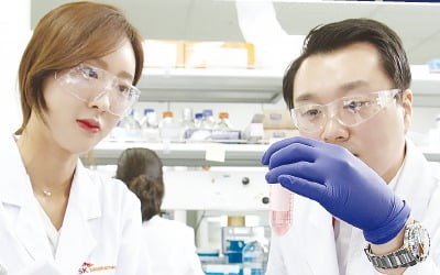 "24년 만에 운전도 했다" 입소문…美서 대박 난 한국 신약