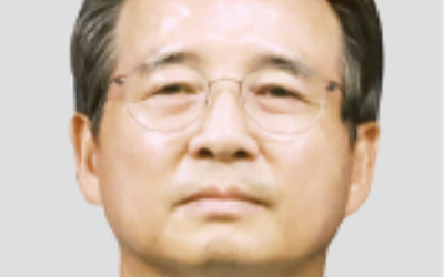 李, 경제수석에 '기업가 혁신' 전문가…文, '소주성 설계' 학자