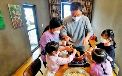 충주 내포긴들마을, 10여종 청정 농산물로 사과피자·팝콘옥수수 만들기 등 다양한 체험…연간 1만명 방문