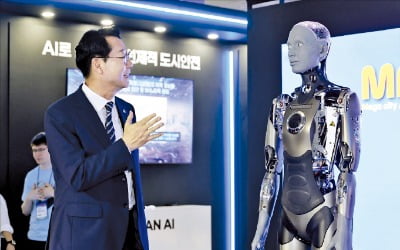 'AI 엑스포' 연 화성시 "로봇이 미래 먹거리"