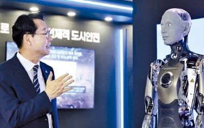 'AI 엑스포' 연 화성시 "로봇이 미래 먹거리"