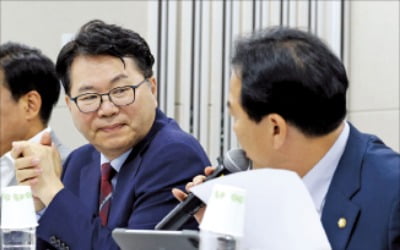 [단독] "세수 추계·경기 진단 잘하라"…기재부 기강잡은 국정기획위