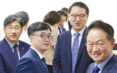 당정 "추경 35조 근접…민생지원금 전국민에"