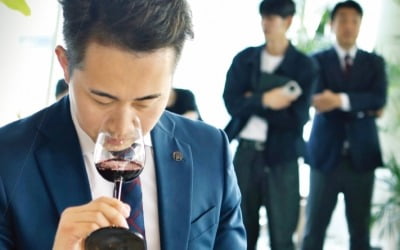 눈과 향으로 감각을 마시다
