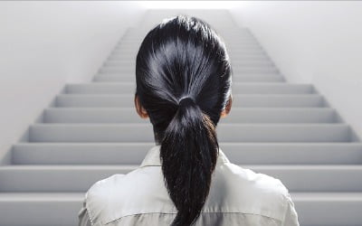 [이근미 작가의 BOOK STORY] "잘생긴 아빠는 나처럼 세상일 헤쳐나갈 줄 몰라"