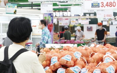 "폭우 내리면 다 썩는데 어쩌나"…이른 장마에 '초비상'