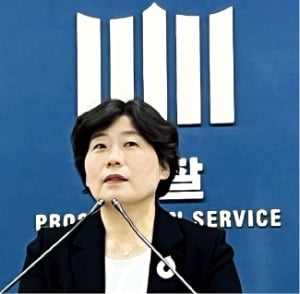 박지영 내란 특검보가 24일 서울 서초구 서울고등검찰청 기자실에서 브리핑을 하고 있다. /뉴스1
