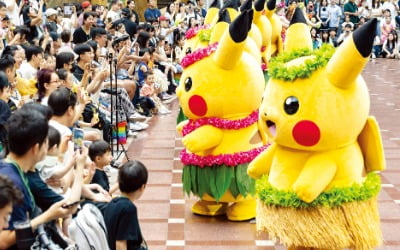 롯데월드, "피카츄와 함께 훌라 춤을"…여름 축제 '포켓몬 월드 어드벤처' 열려