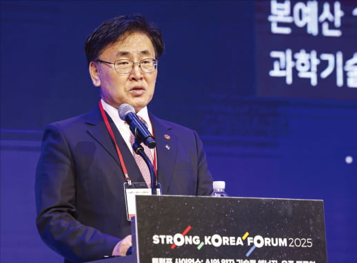 "李-트럼프 정책, 상당부분 같아…차세대 산업 엿보는 이정표"