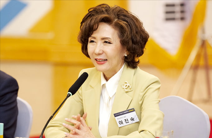 이진숙 교육부 장관 후보자가 2023년 대전시 유성구 충남대학교에서 열린 전국 국공립대학교 총장협의회에서 개회사를 하고 있다.  충남대 제공