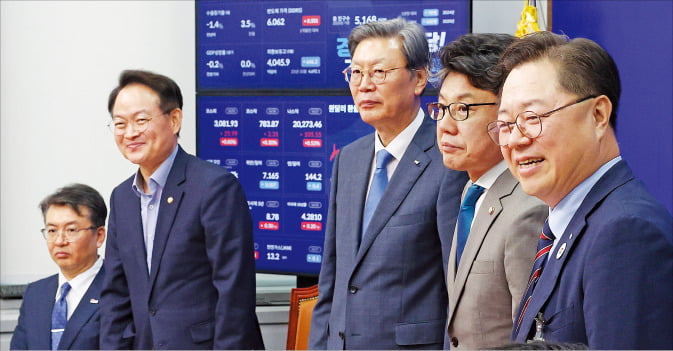 與, 경제계 만나 '상법개정 강행' 예고…