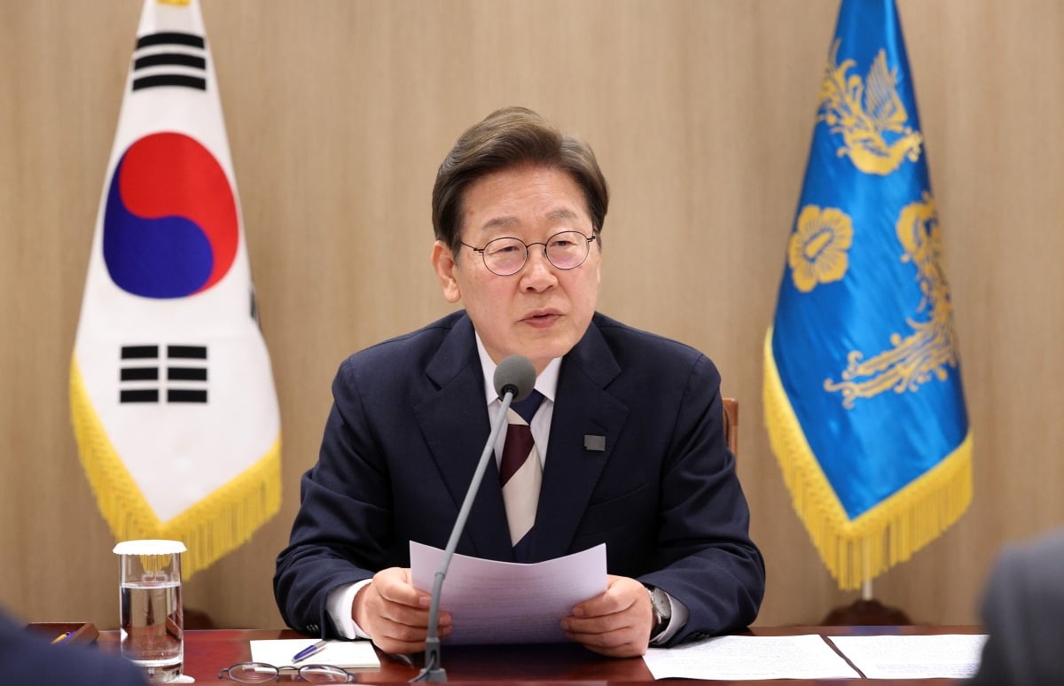 속보 李 대통령, 경제TF서 "작은 발상도 직급 무관하게 제안해달라"