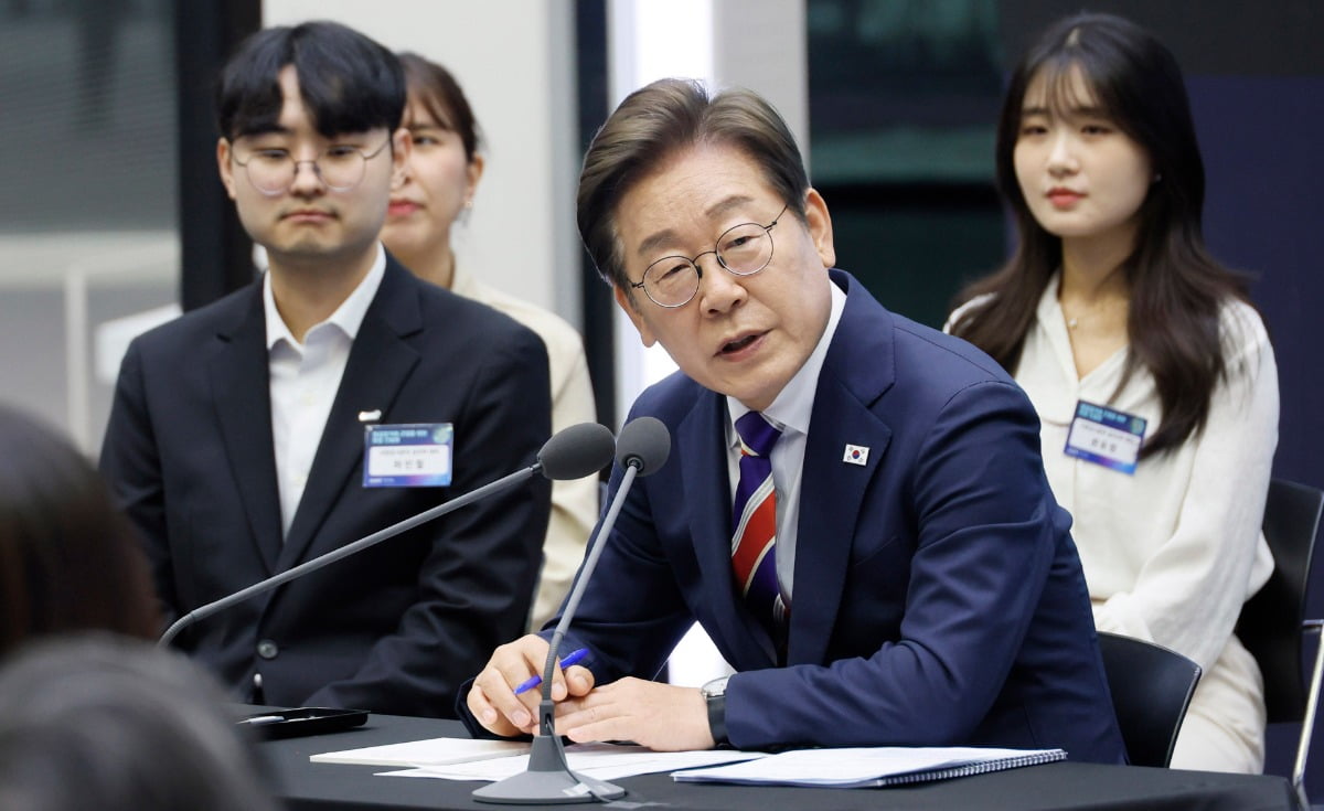 거래소 찾은 李 "주식, 부동산 버금가는 투자수단으로 만들 것" [종합]