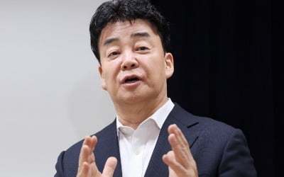 백종원 '방송 중단' 3주 만에…가맹점 점주 직접 등장한 까닭
