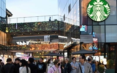 "돈 벌려면 별수 있나"…저가커피에 백기 든 스타벅스 '중대 결단'