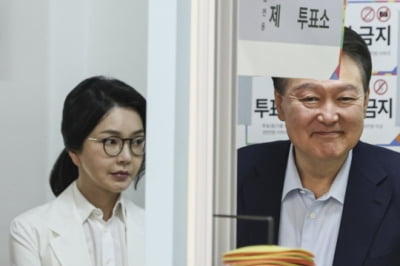 윤석열 전 대통령 부부, 서초구 사저 인근서 투표