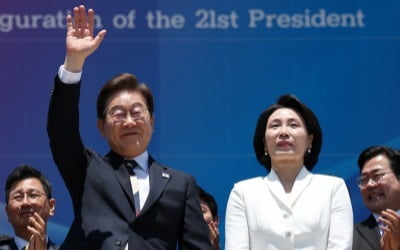 李 대통령, 한남동 관저 머문다…청와대 입주 전까지 출퇴근