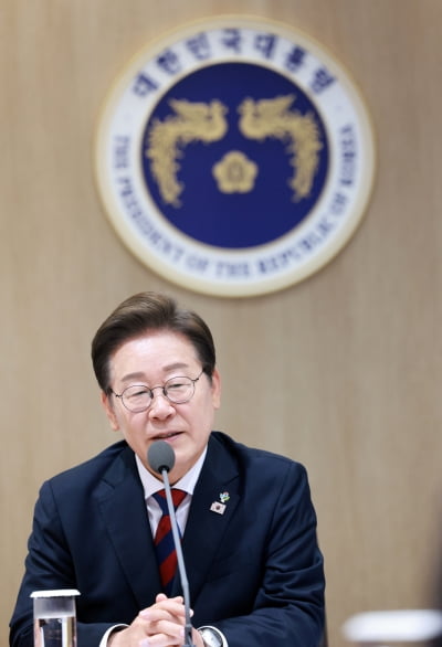 李대통령 "모두를 위한 특별한 희생에는 특별한 보상 주어져야"