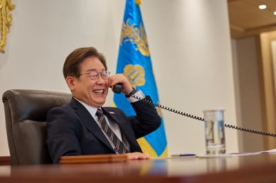 한-중 정상 통화 "한반도 평화와 안정 위해 노력"