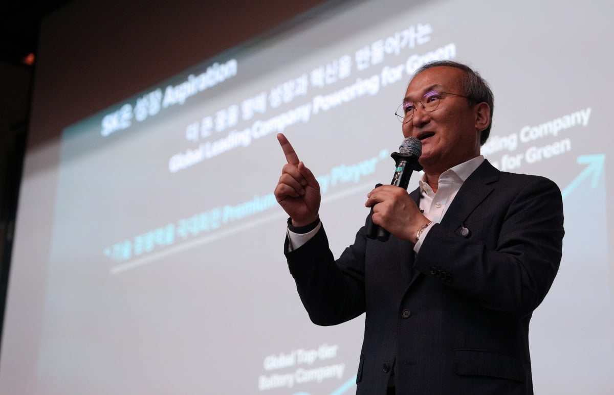 이석희 SK온 대표이사가 6월 10일 대전 유성구 카이스트 내 KI빌딩 퓨전홀에서 특강을 진행하고 있다. 사진=SK온
