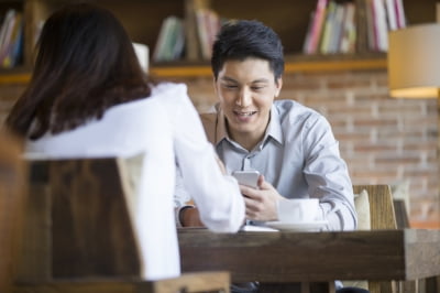 '데이팅앱'으로 진지한 만남 가능?···남녀 생각 달랐다