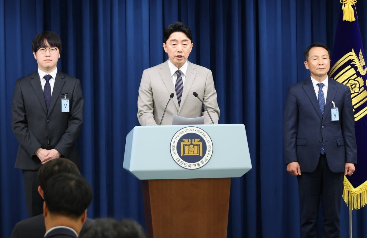 지난 6월 15일 하정우 네이버 클라우드 AI혁신센터장(왼쪽)이 신설된 대통령실 AI미래기획수석에 임명되었다. 사진=연합뉴스
