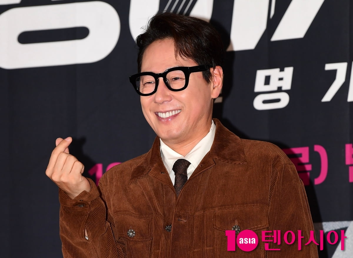 Korean Singer Yoon Jong-shin Shares Struggles with Crohn's Disease