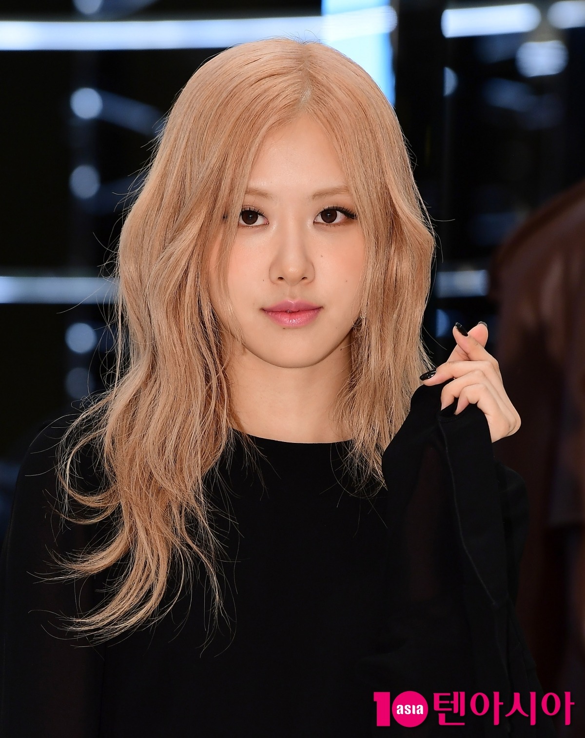 BLACKPINK's ROSÉ Ties K-Pop Record on Billboard HOT100 with 'APT.'