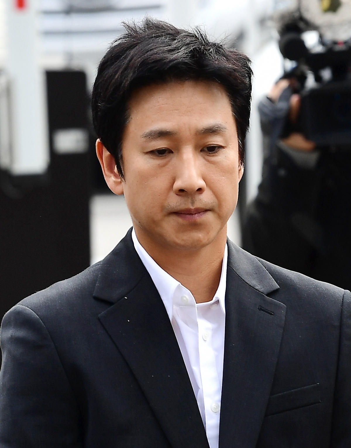 '이선균 수사 정보 유출' 경찰관·검찰수사관 불구속 기소