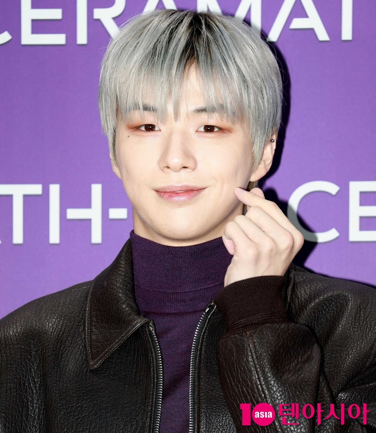 Kang Daniel Showcases His Detective Skills and Charms on 'Secrets of Detectives'
