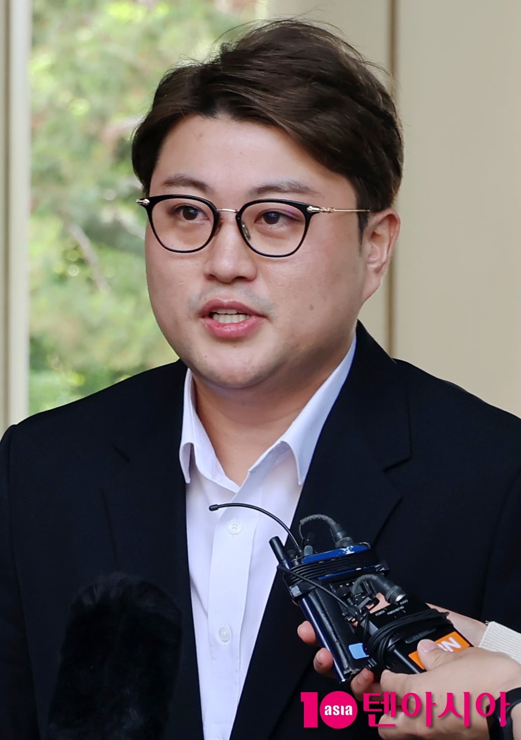 KBS Responds to Fan Petition Regarding Singer Kim Ho-joong's Legal Issues
