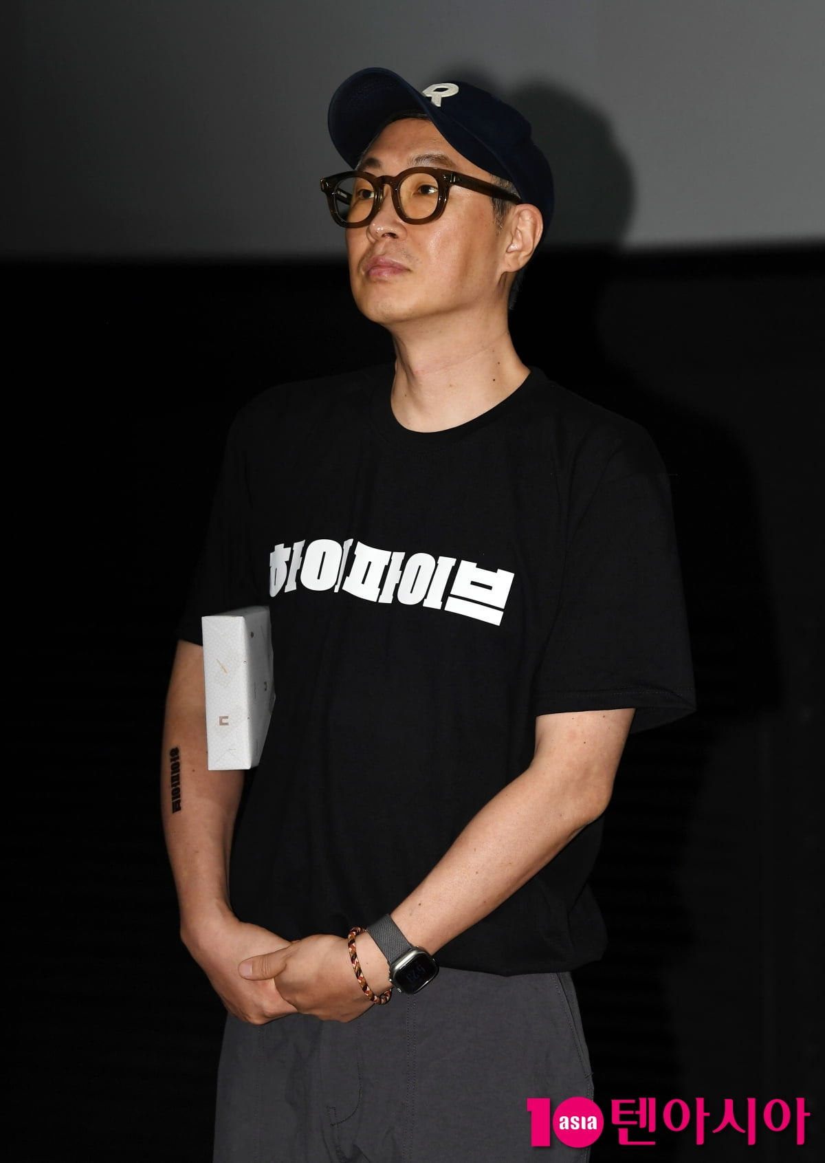 カンヒョンチョル監督、映画『ハイファイブ』舞台挨拶に登場