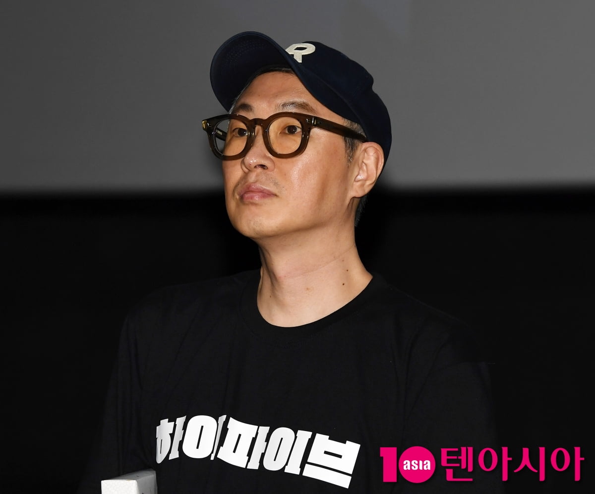 カンヒョンチョル監督、映画『ハイファイブ』舞台挨拶に登場