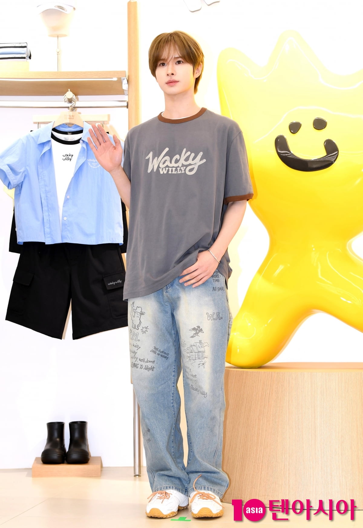 TWS Member Kyungmin Attends Wacky WiLLy Flagship Store Opening in Seoul