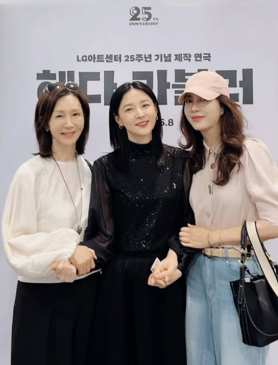 Korean Actress Song Yoon-ah Reunites with Fellow Stars Lee Young-ae, Jeon In-hwa, and Baek Ji-won