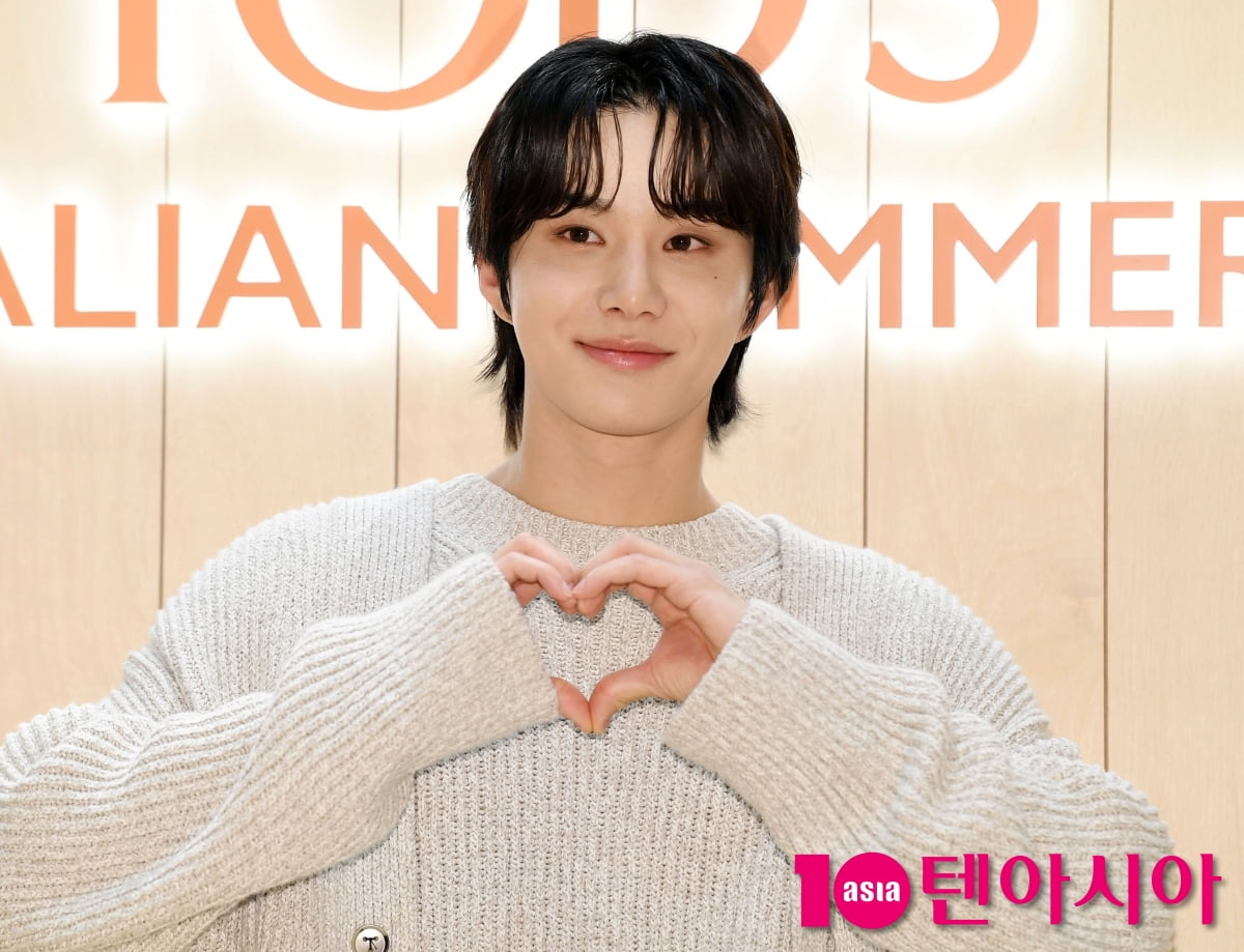NCTのジョンウ、Tod'sのイベントでスタイリッシュな姿を披露