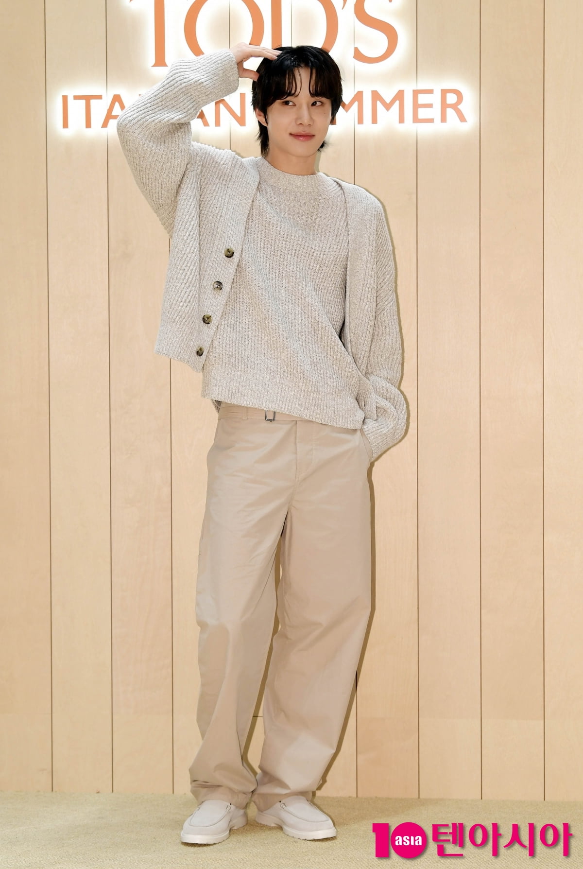 NCTのジョンウ、Tod'sのイベントでスタイリッシュな姿を披露