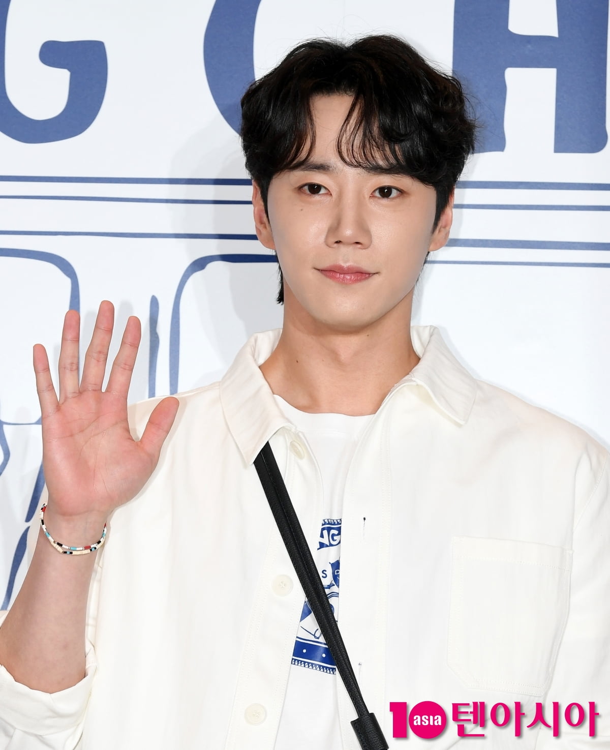 俳優イ・ジュニョン、LONGCHAMP X CONSTANTINのポップアップストアオープンイベントに登場