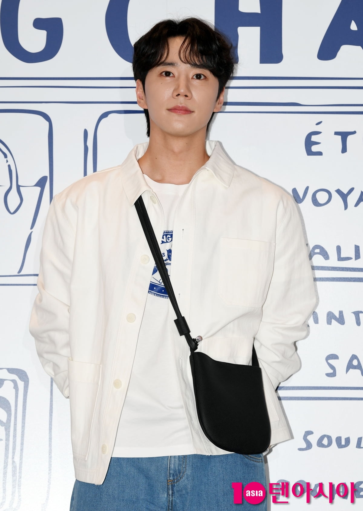 俳優イ・ジュニョン、LONGCHAMP X CONSTANTINのポップアップストアオープンイベントに登場