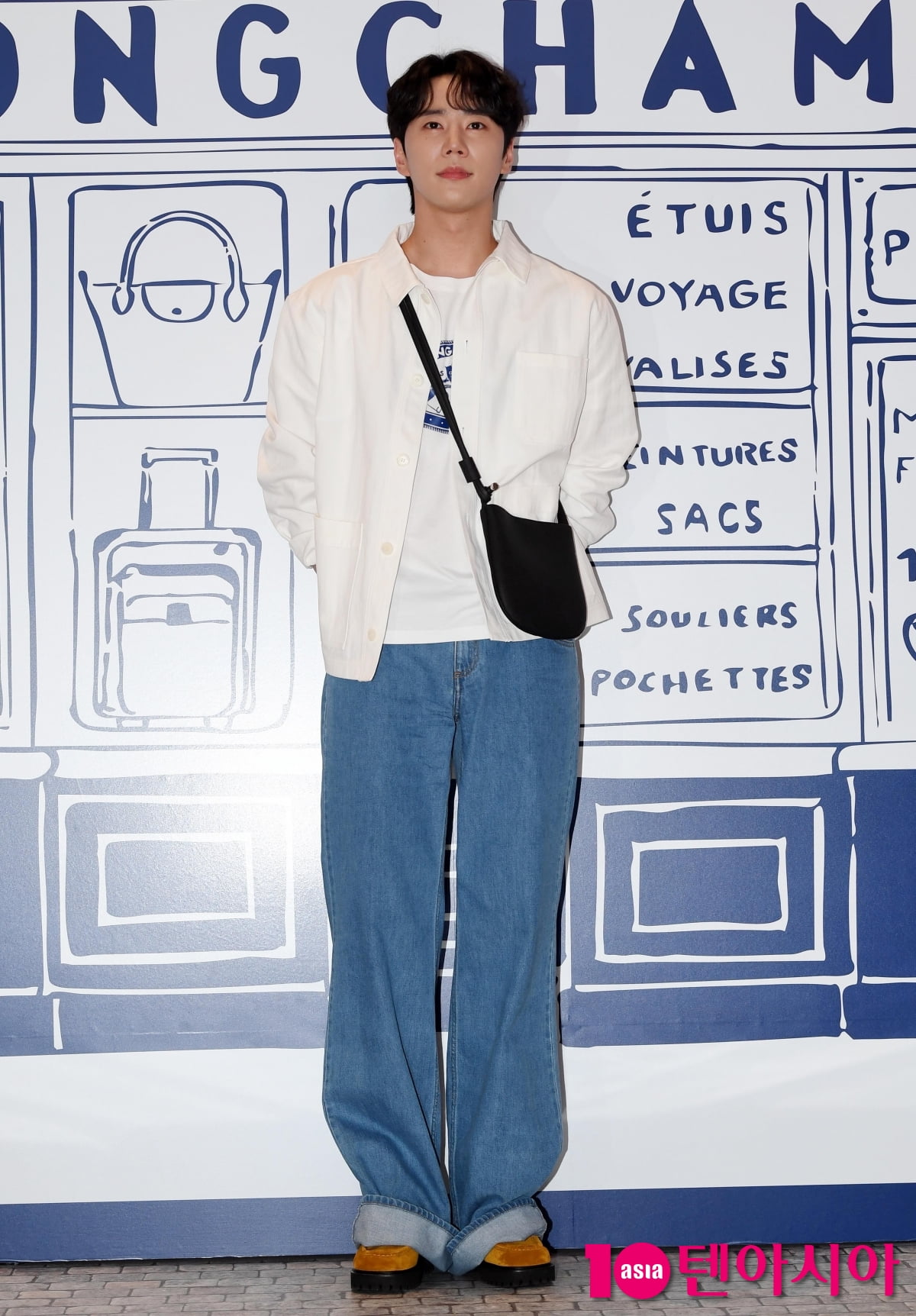 俳優イ・ジュニョン、LONGCHAMP X CONSTANTINのポップアップストアオープンイベントに登場