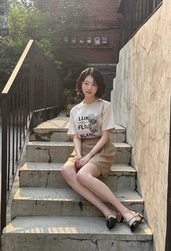 女優チャン・ダア、夏の近況を公開!妹チャン・ウォニョンに似たポーズも話題