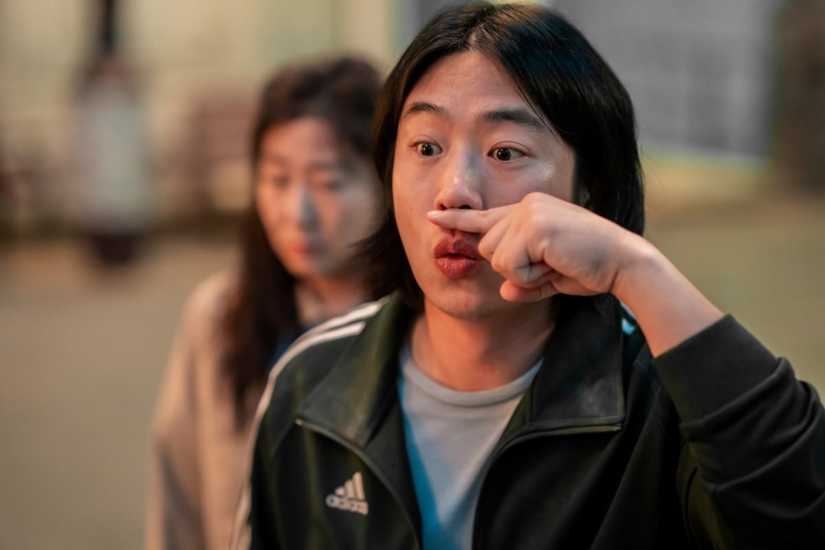 Ahn Jae-hong Delivers a Whirlwind of Laughter in 'HI-FIVE'