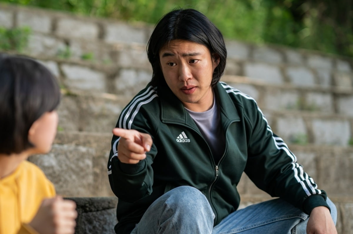 Ahn Jae-hong Delivers a Whirlwind of Laughter in 'HI-FIVE'
