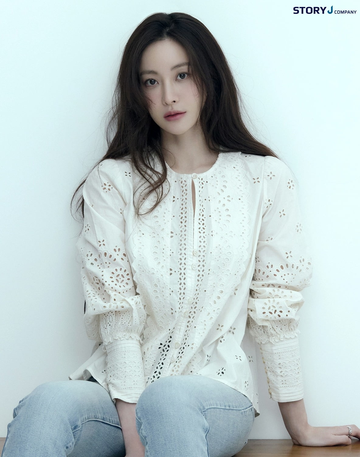 Actress Oh Yeon-seo Showcases Versatile Charms in New Profile Photos