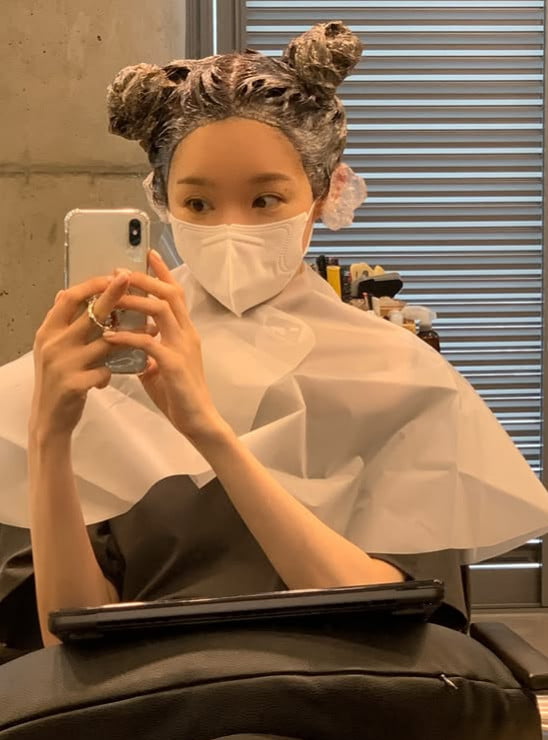 K-Pop Star Kang Min-kyung Stuns Fans with Bold Hairstyle