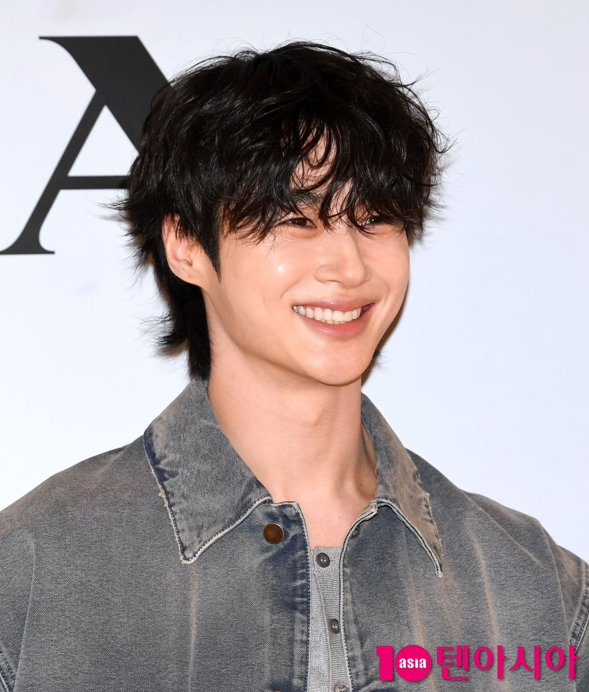 俳優ビョン・ウソク、プラダのサマーポップアップイベントに登場!