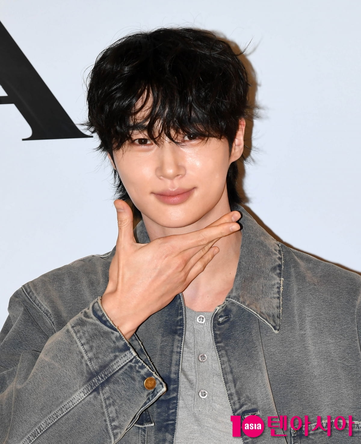 俳優ビョン・ウソク、プラダのサマーポップアップイベントに登場!