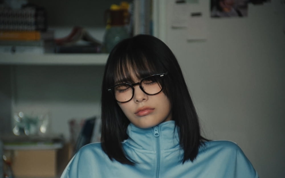 QWER、ミニ3集『私はあなたの味方だよ、たとえ世界中が不協和音でも。』で新たな音楽的成長を見せる