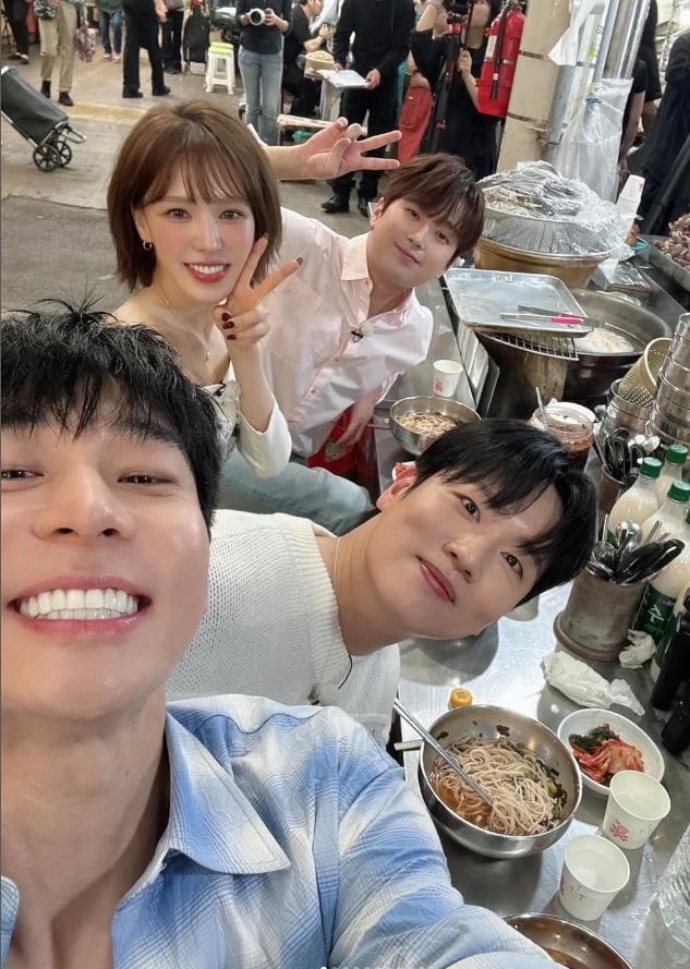 Korean Trot Singer Lee Chan-won Takes on First Busking Challenge with 'Bangpan Music'
