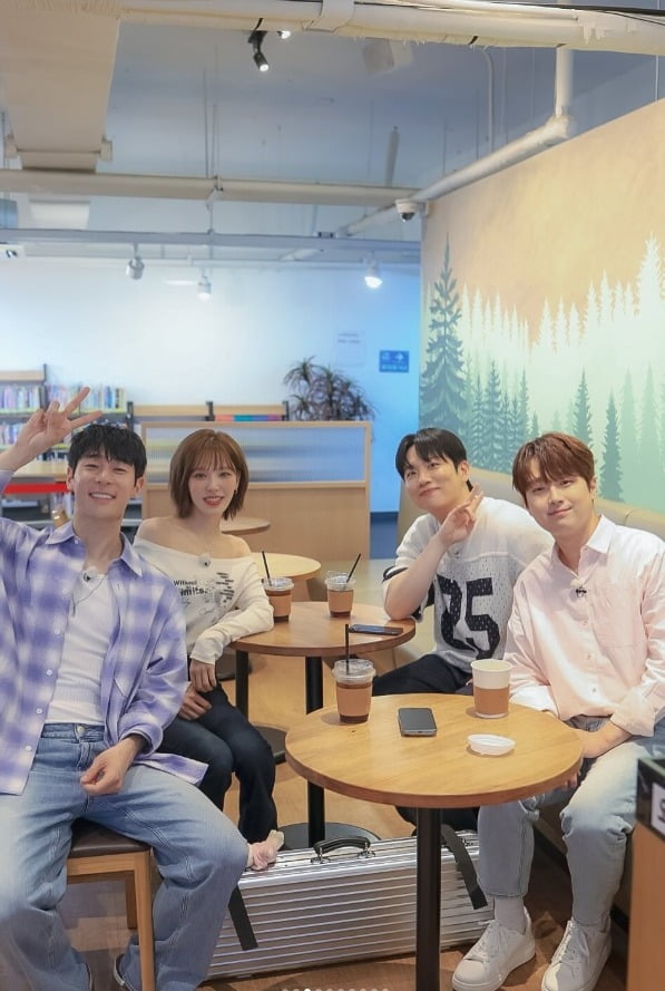 Korean Trot Singer Lee Chan-won Takes on First Busking Challenge with 'Bangpan Music'